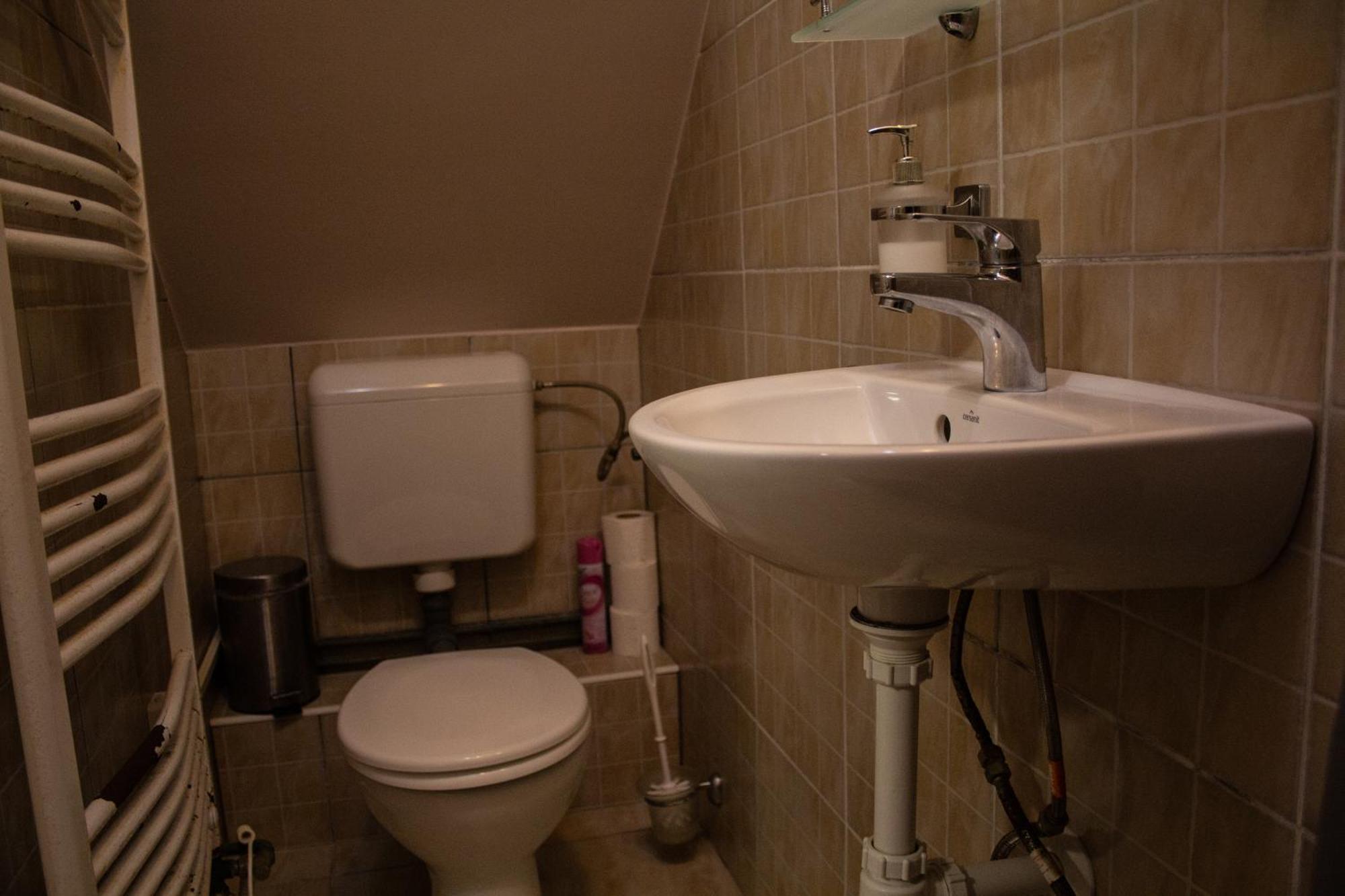 Fitt Maganszallashely Sásd Esterno foto