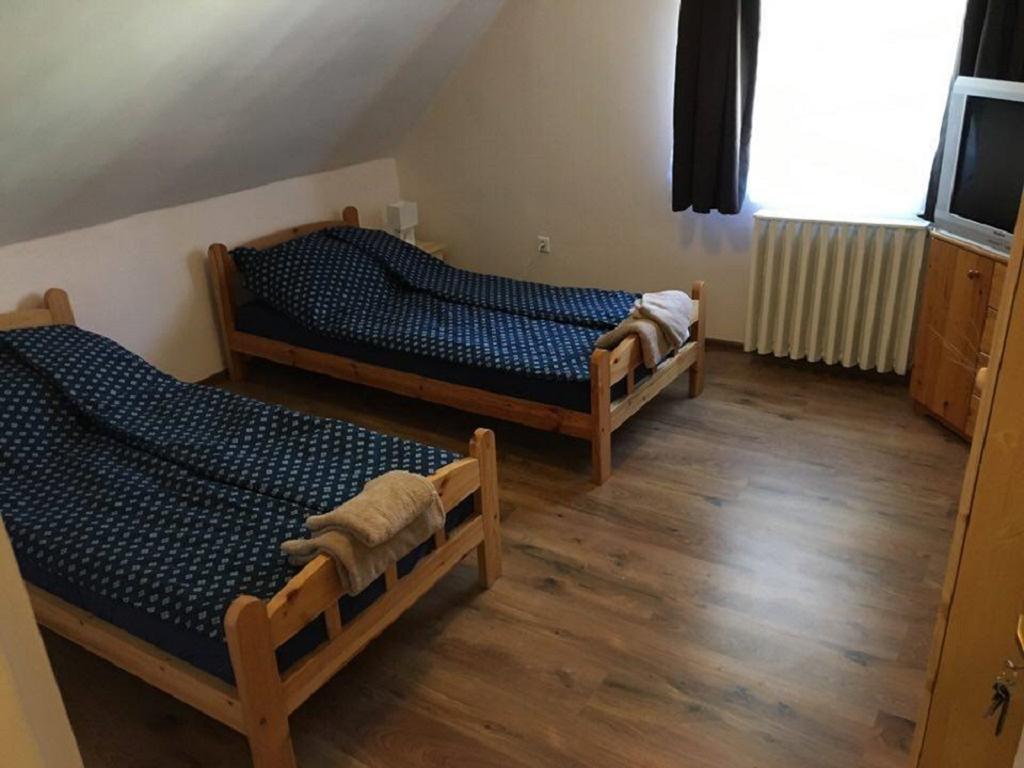 Fitt Maganszallashely Sásd Esterno foto